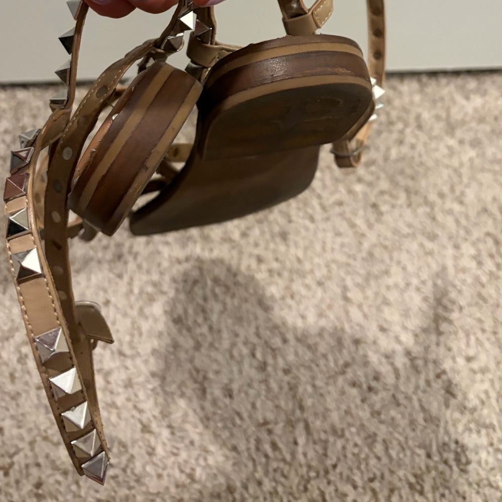 Steve Madden Brown Sandals with Silver Studs - Picture 2 of 3